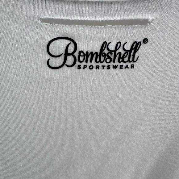 Bombshell sportswear shredded Tee - Picture 3 of 6